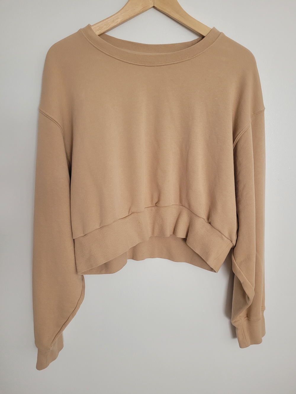 TNA Aritzia Airy Perfect Fleece Cropped Sweatshirt in Tan Size L Cotton
